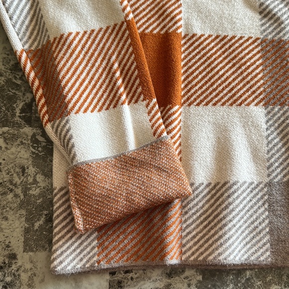 Tahari fall sweater - Picture 2 of 7